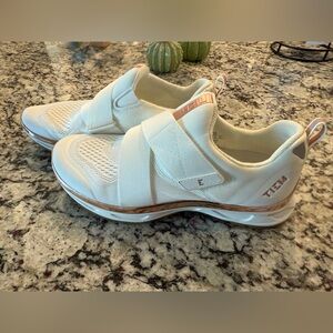 White and rose gold tiems!